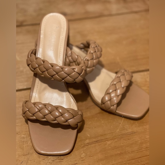 Summer sandals. - Picture 3 of 5